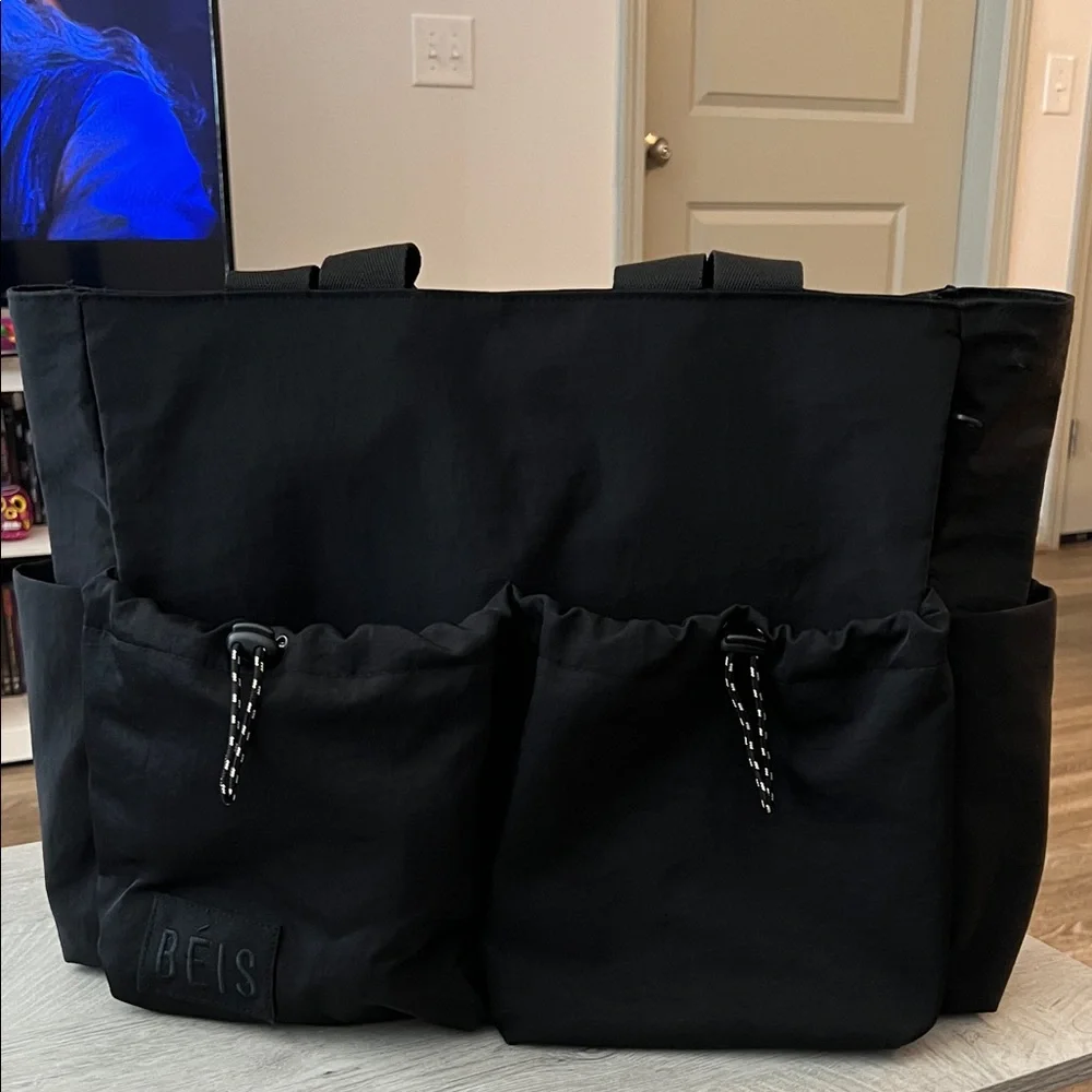 BEIS The Sport Carryall in Black - Picture 8 of 9